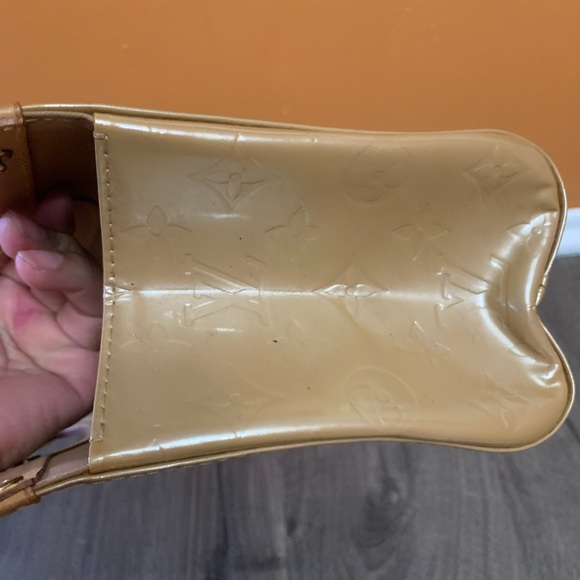 Roxbury - Picture 11 of 16